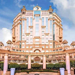 호텔 Swissotel Al Murooj, 두바이